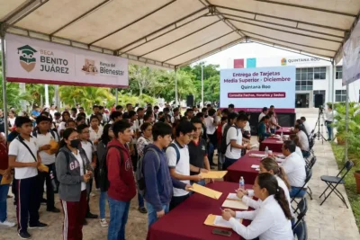 Entrega de tarjetas media superior en Quintana Roo